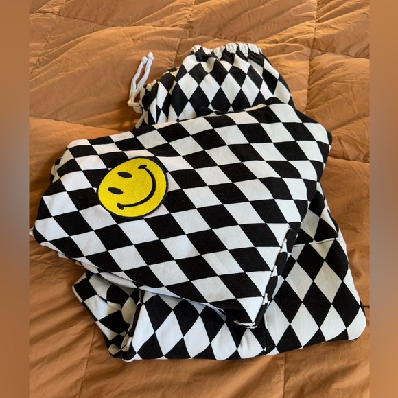 Aviator Nation Diamond Repeat Smiley 2 Embroidery Set - Picture 9 of 15